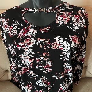 Adrienne Vittadini, Woman’s 3/4 length, puff sleeve, black floral top, size XL